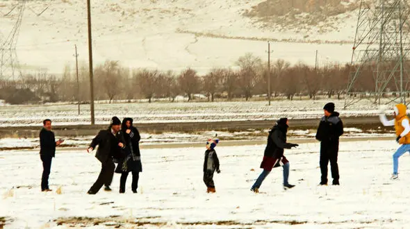 وقتی برف بازی در قم حادثه ساز می شود