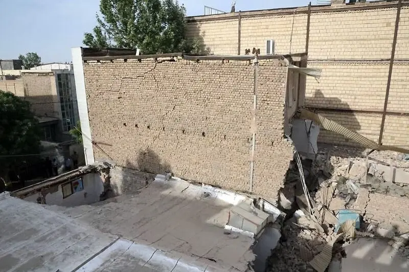 ساختمان فرو ریخت