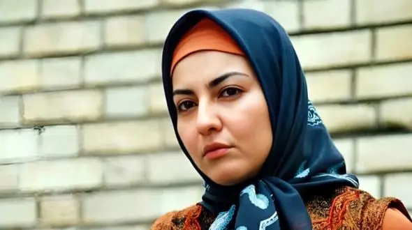 آناهیتا همتی: هیچ‌ یک از  سریال پایتختی ها مردمی نیستند! /  پول پارو کردند و اقامت‌های مختلف گرفتن و بچه‌هاشون رو در بهترین شهرهای دنیا متولد کردند و یا فرستادند !