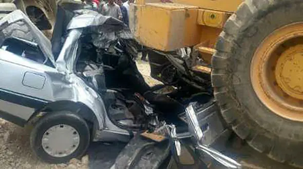 تصادف بیل مکانیکی با یک دستگاه خودروی پژو در ورامین