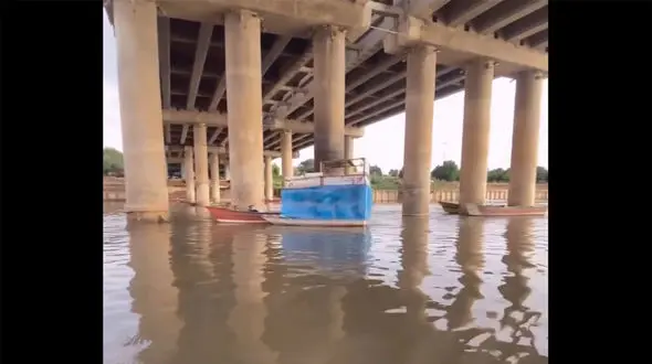 این مرد اهوازی وسط آب کارون زندگی می کند / شرایط عجیب او را ببینید!