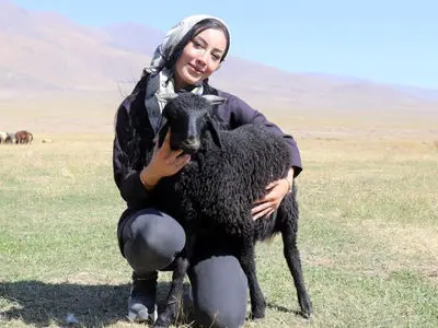  جذابیت های این دختر زیبا در روستا همه را مبهوت کرد + عکس های مریم به او  لقب جذاب ترین دختر  داد