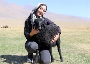  جذابیت های این دختر زیبا در روستا همه را مبهوت کرد + عکس های مریم به او  لقب جذاب ترین دختر  داد