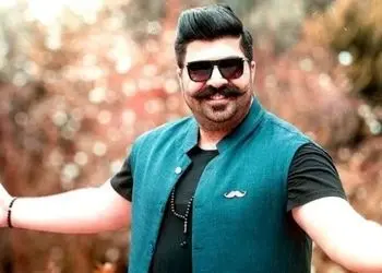 فیلم اجرای محشر آهنگ ترکیِ «ساری گلین» توسط بهنام بانی در کنسرت تبریز  / سالن رفت رو هوا ...