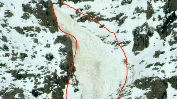 فوری / ریزش بهمن در ارتفاعات دنا هنگام پرواز بالگرد هلال احمر + عکس 