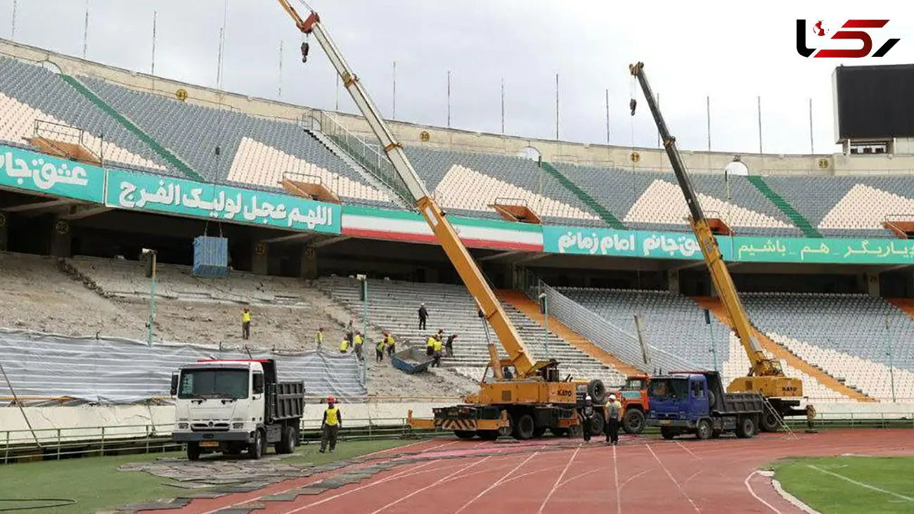 ورزشگاه آزادی یک روز قبل از بازی پرسپولیس و آلومینیوم/ کارگران مشغول کارند! + فیلم