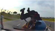 فیلم لحظه تصادف موتور سوار هنگام فرار از دست پلیس 