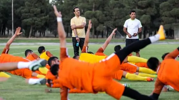 دومین تمرین نفت تهران با حضور بازیکنان جدید و علی کریمی + تصاویر