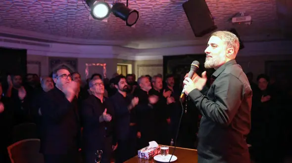 ببینید | مداحی پرشور پویانفر در چایخانه حرم مطهر رضوی