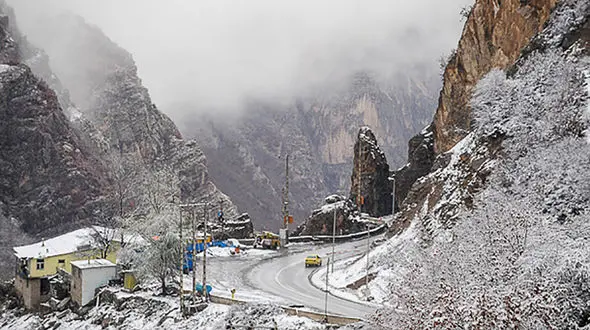هشدار / احتمال سقوط بهمن در جاده چالوس