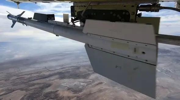 برای اولین بار / شلیک موشک آذرخش از پهپاد کرار ارتش +فیلم و عکس