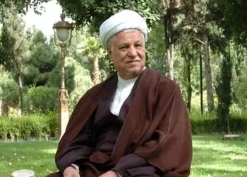 عکس /  بوسیدن دست آیت الله هاشمی رفسنجانی در مجلس خبرگان رهبری  در کنار آقای حسن روحانی ... / ماجرا چیست ؟!