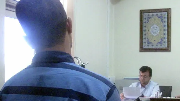 مرد همسایه وقتی بدون اجازه وارد خانه زن تنها شد، خشکش زد! + عکس