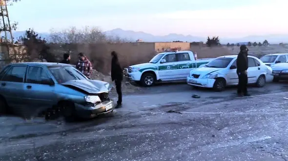 فیلم تصادف زنجیره ای مینی بوس با 3 خودرو در سمنان