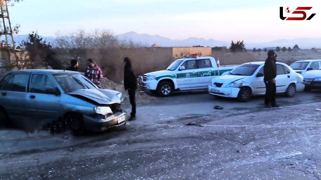 فیلم تصادف زنجیره ای مینی بوس با 3 خودرو در سمنان