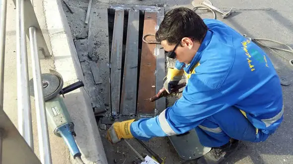 مرمت چاله خطرناک در بزرگراه امام علی (ع) + عکس ها 