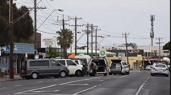 حمله گروگانگیران به یک سالن سینمایی در لندن +عکس