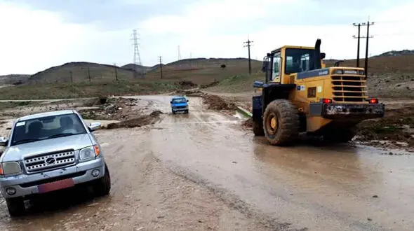 راه ارتباطی 129 روستا در لرستان همچنان مسدود / سیل وسط خانه های روستایی + فیلم