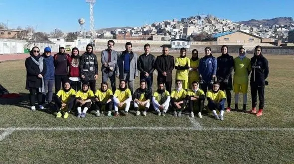 حضور کاپیتان استقلال در اردوی تیم زنان سنندج + تصاویر