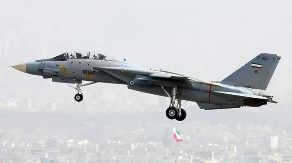 پرواز جنگنده در آسمان تهران / صدای پرواز جنگنده شهروندان را به خود جلب کرد + فیلم