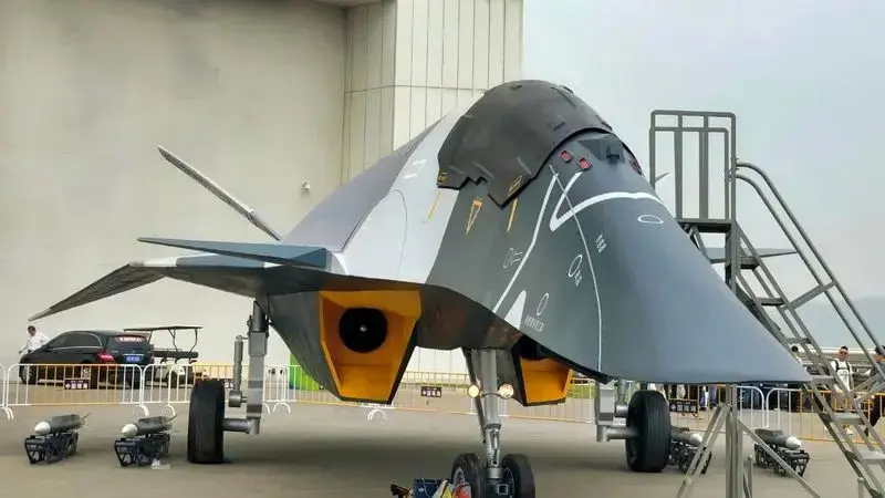 چین در نمایشگاه هوایی ژوهای از طرح مفهومی جنگنده نسل ششم «امپراتور سفید» رونمایی کرد