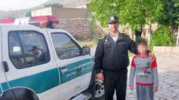 پدر عصبانی چاقوی قصابی را زیر گلوی پسر 9 ساله اش گرفت! / زنش درخواست مهریه کرده بود!