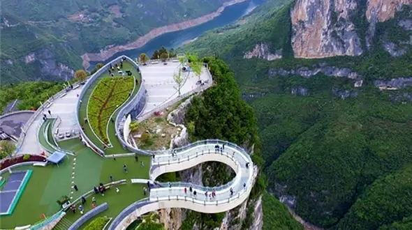 افتتاح پل گردشگری جدید در چین + تصاویر