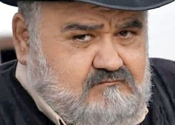 فیلم / مات و مبهوت ماندن علی ضیا از غوغای آوازخوانی  اکبر عبدی / چه صدای بهشتی ای رو کرد .... ترکی میخونه گاداوی من آلیم گل گل ...