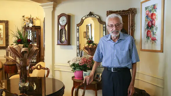تشییع پیکر جمشید مشایخی از مقابل تالار وحدت