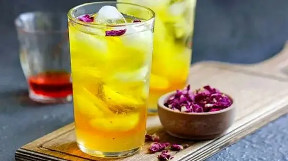 طرز تهیه شربت گلاب زعفران؛ نوشیدنی عالی برای رفع عطش در تابستان
