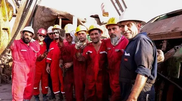 کار زیر آفتاب 50 درجه؛ مردان غیوری که جان می دهند تا چاه های نفت جان بگیرند