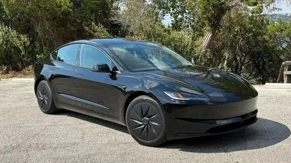 تسلا مدل 3 استاندارد 2026؛ اقتصادی‌ تر با تجهیزات محدودتر