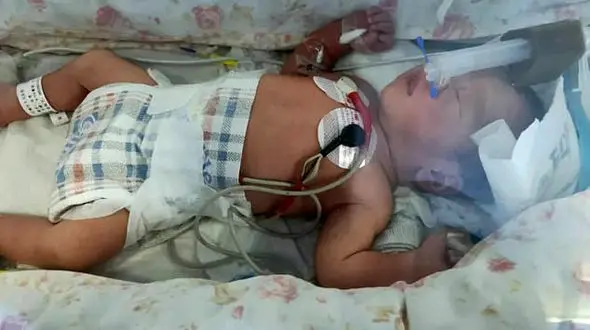 دختر 16 ساله نوزاد ناخواسته را به جوی آب انداخت ! / در چین رخ داد+عکس