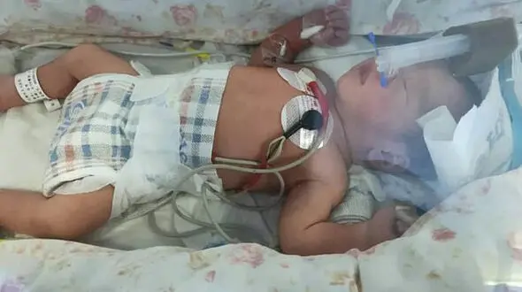 دختر 16 ساله نوزاد ناخواسته را به جوی آب انداخت ! / در چین رخ داد+عکس