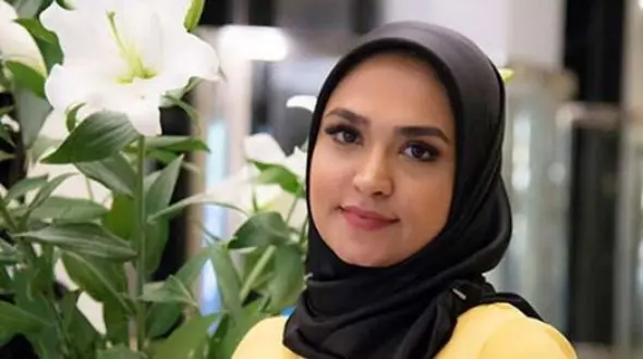 اعتراض خانم مجری صداوسیما به برنامه احسان علیخانی : شوخی های جنسی بین زن و مرد..../ رقص هم برای خانم بازیگران آزاد  ... / پول مفتی که به ....