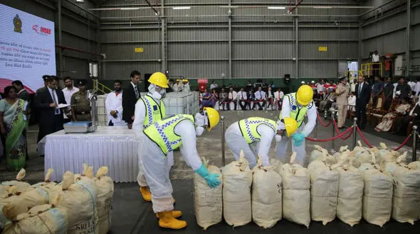 بزرگ ترین محموله کوکائین در سریلانکا به آتش کشیده شد + تصاویر