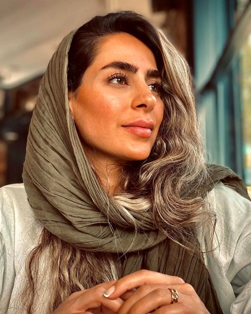 تیپ متفاوت سمانه پاکدل در کافه‌ 1