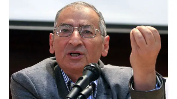 زیباکلام: آزادی و انتخابات از خواسته های انقلاب اسلامی است