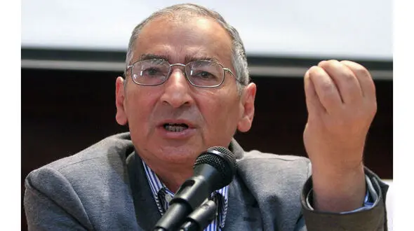 زیباکلام: آزادی و انتخابات از خواسته های انقلاب اسلامی است