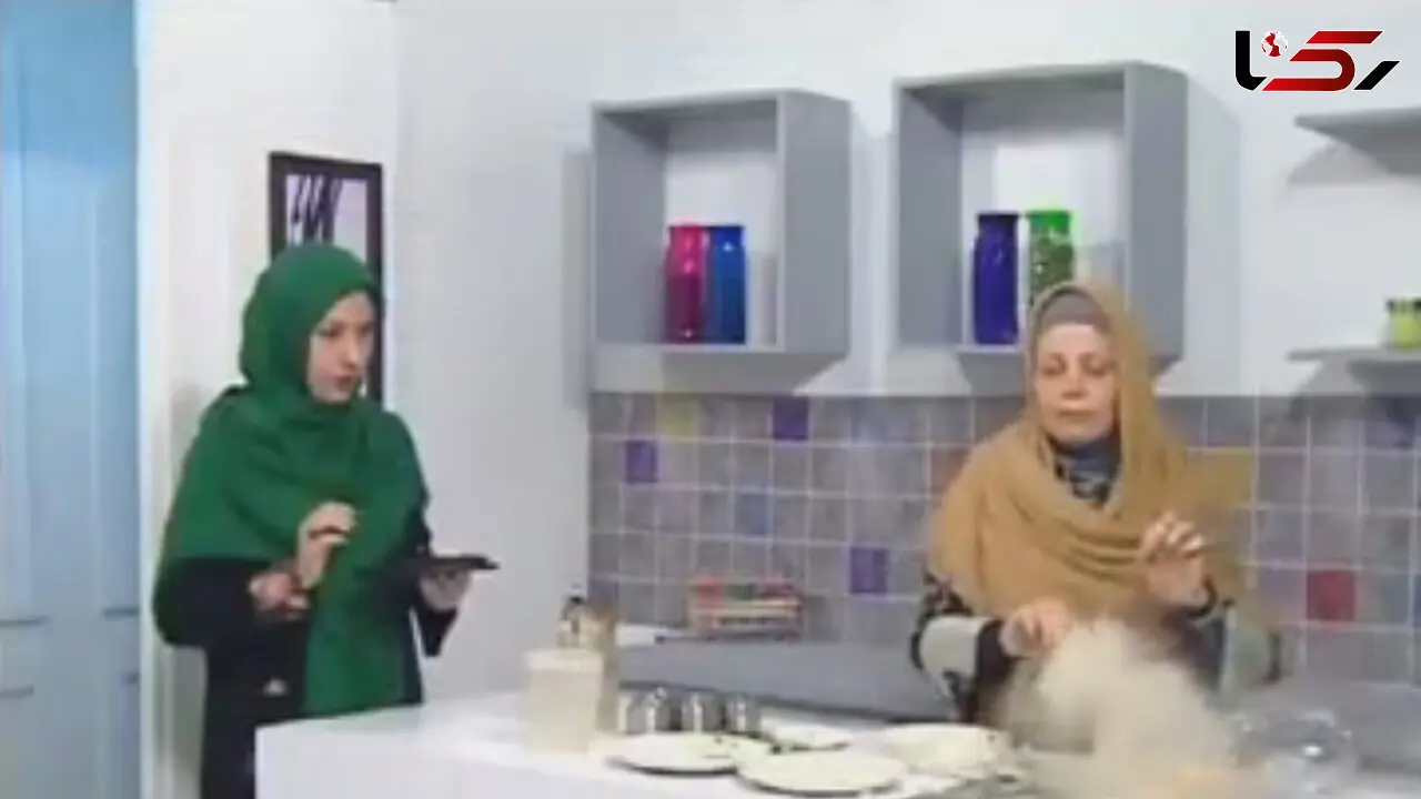 اتفاق غیر منتظره / ظرف غذا حین آشپزی در برنامه زنده ترکید! + فیلم 