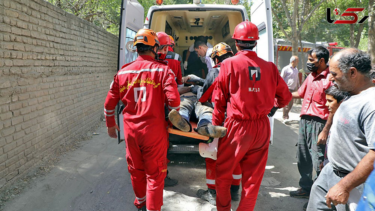 9 عکس از عملیات نفسگیر آتش نشانان برای نجات مرد جوان از عمق چاه در مشهد