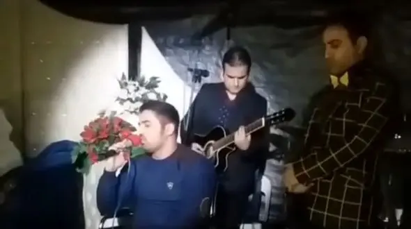 فیلم آوازخوانی پسر معلولی که انگار خدا حنجره اش رو بوسیده / جوری با احساس خوند همه اشک ریختن!