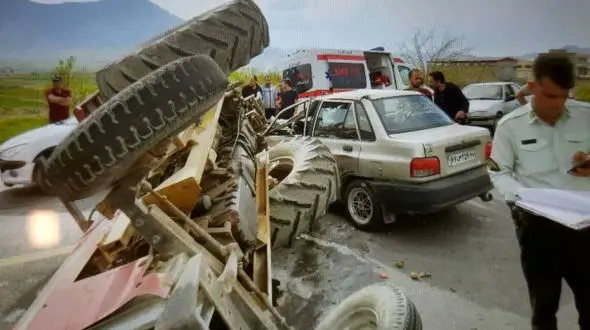 تصادف هولناک سمند با تراکتور در جاده سوسنگرد / 4 زن و مرد راهی بیمارستان شدند