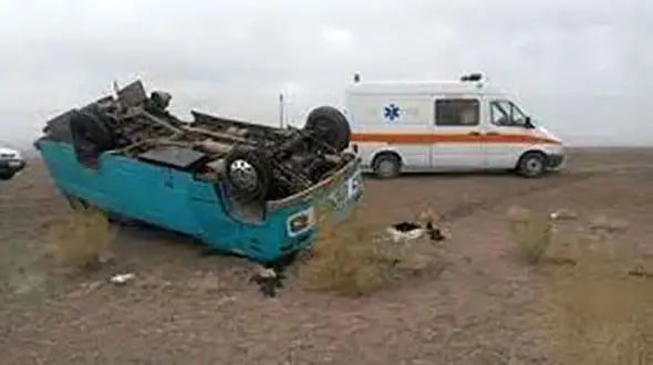9 مجروح در حادثه انحراف مینی بوس از جاده 