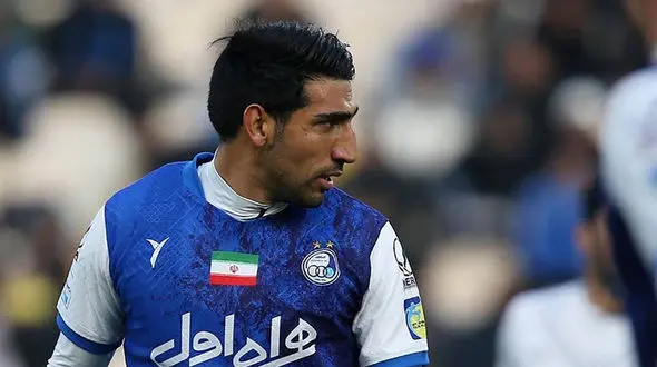 هافبک مصدوم استقلال خواننده شد +فیلم