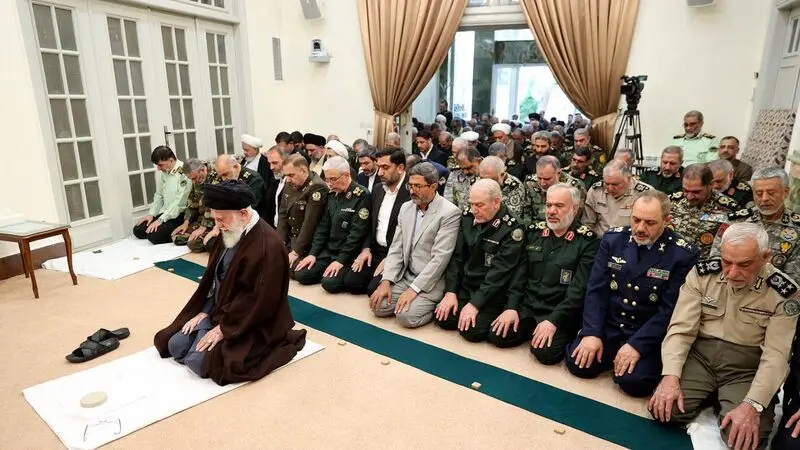حضرت آیت‌الله خامنه‌ای ، رهبر معظم انقلاب اسلامی در دیدار جمعی از فرماندهان عالی نیروهای مسلح 