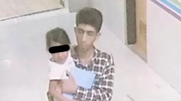 اعدام در ملاءعام برای شیطان شیراز / او در دستشویی بیمارستان به دختر 4 ساله رحم نکرد+ عکس چهره متهم بدون پوشش