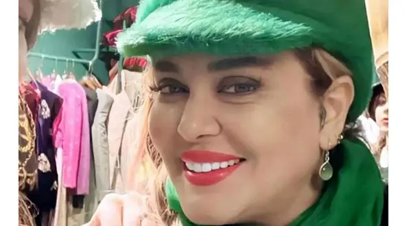 عکس منشوری از 3 خانم بازیگر ایرانی وسط تهران ! / غوغای لباس های زننده !