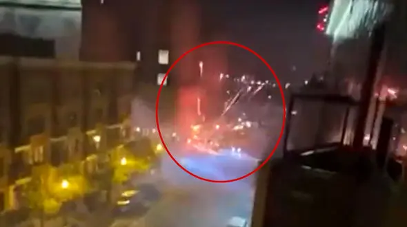 فیلم آتش بازی خطرناک و احمقانه هنگام دور دور شبانه! / ببینید