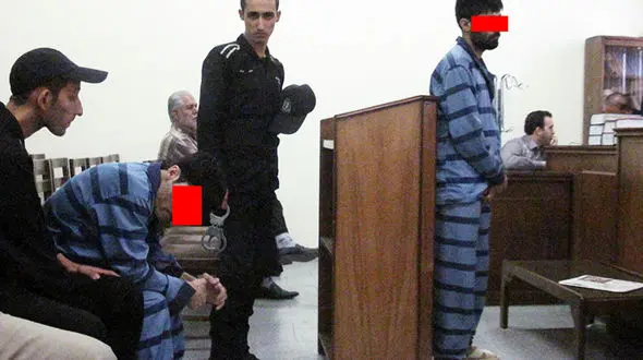 راز خالکوبی های وفاداری 2 رفیق در جلسه دادگاه فاش شد + عکس